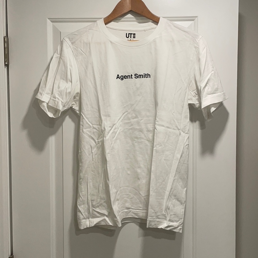 Men’s UNIQLO AGENT SMITH tshirt size small